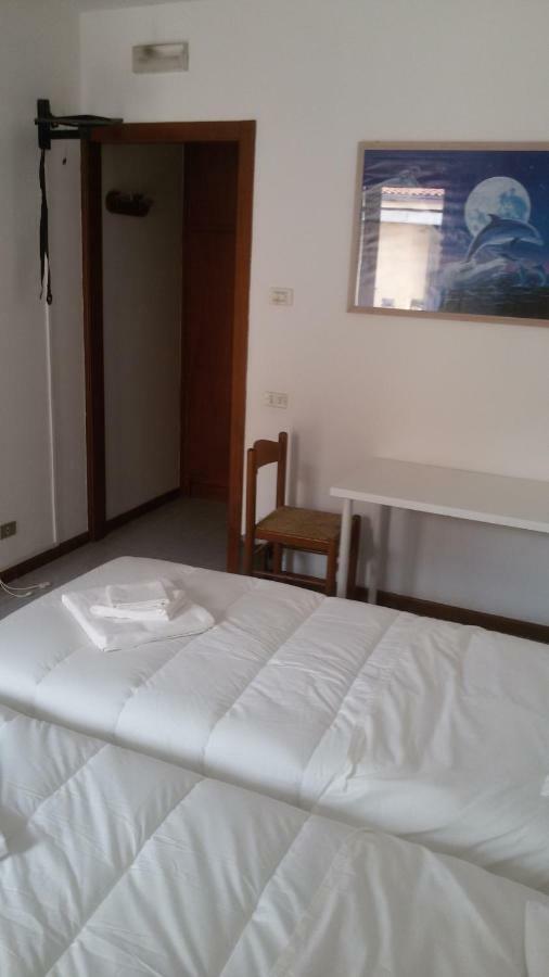 Afrodite Hotel Palu Exterior photo