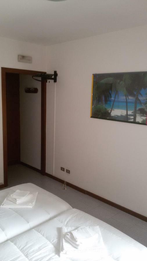 Afrodite Hotel Palu Exterior photo