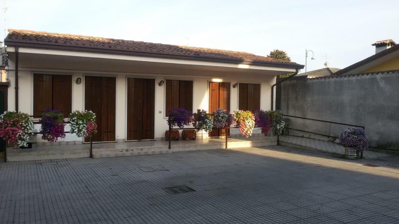 Afrodite Hotel Palu Exterior photo