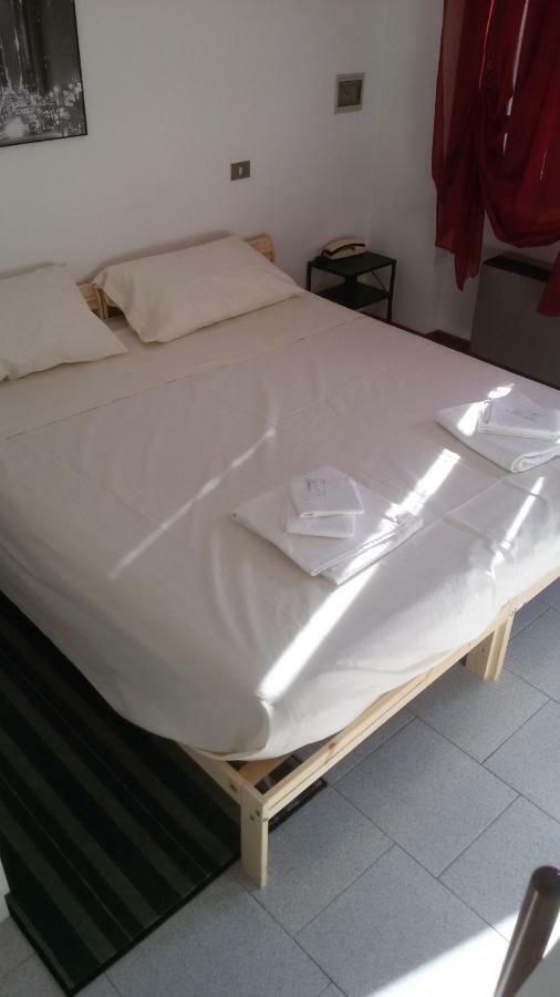Afrodite Hotel Palu Exterior photo